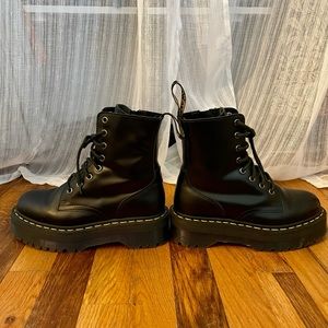 Doc Marten Platform Jadon 8-eye smooth leather boot